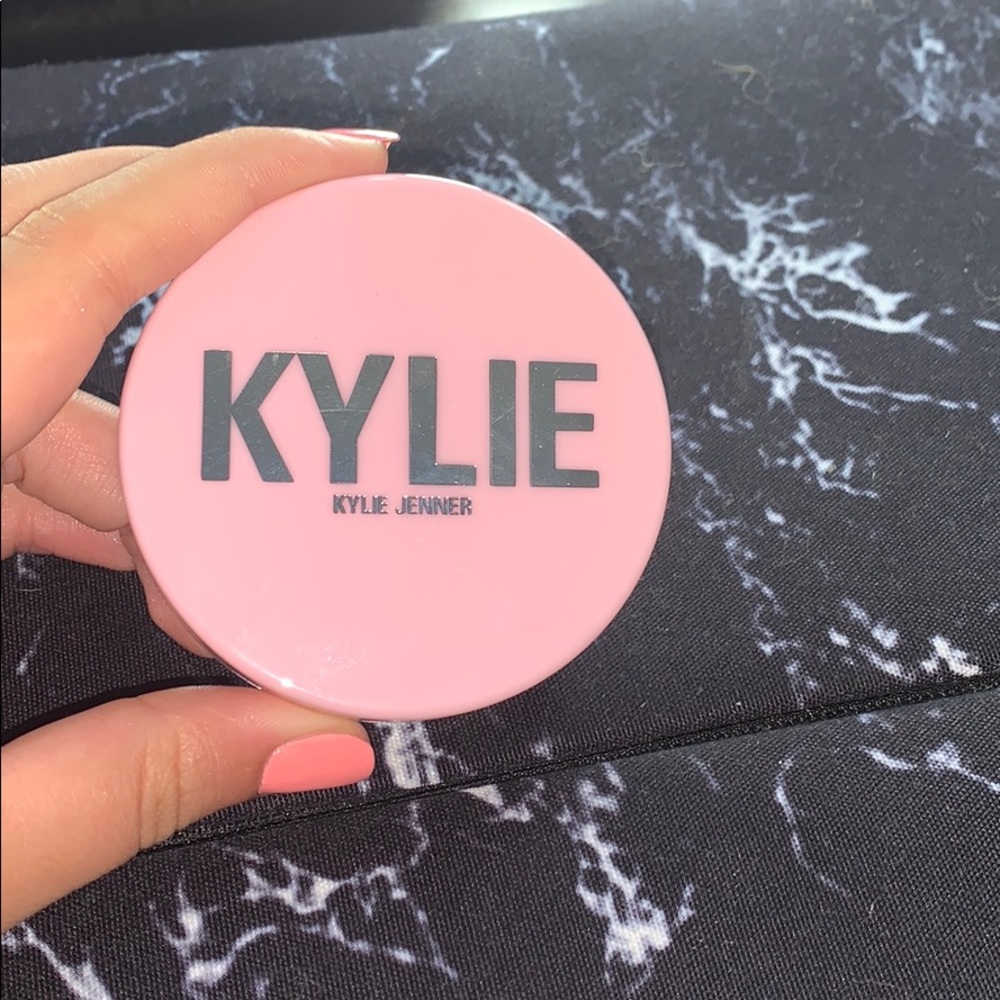 KYLIE COSMETICS SETTING POWDER